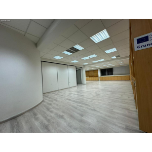 <a href='https://www.spitilemesos.com/view-property/en/4799_central-one__up_motorwayfrom_polemidia_to_germasogeia_office_for_rent/'>View Property</a>